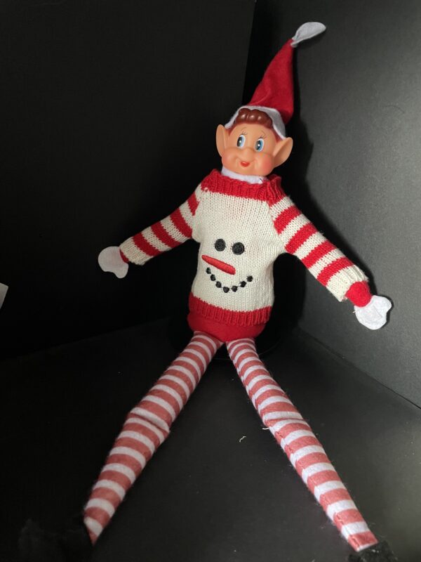 Ben met wintertrui, elf on a shelf