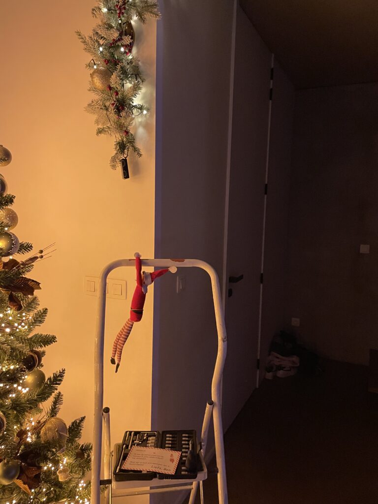 elf on the shelf - batterijen vervangen